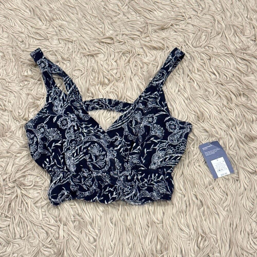 NWT Universal Threads Crop Top size small